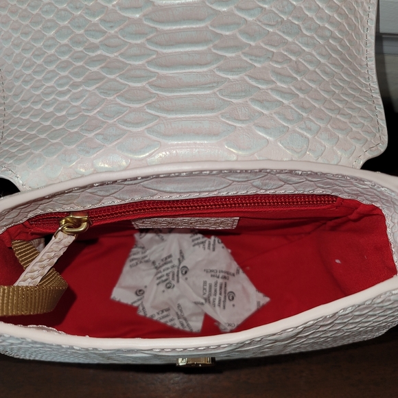 ⭐Last one⭐ Dooney & Bourke saddle flap crossbody - Picture 6 of 9